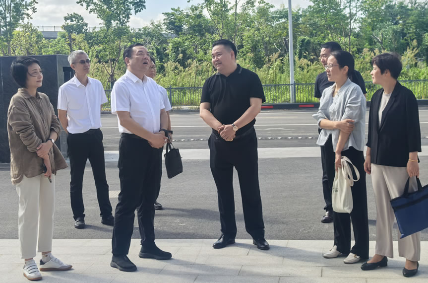 松江區政協(xié)主席劉其龍親訪(fǎng)赫立元吉總部大樓          